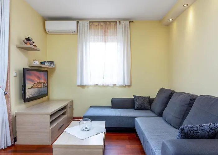 With A Parking Space - 19628 Apartman *