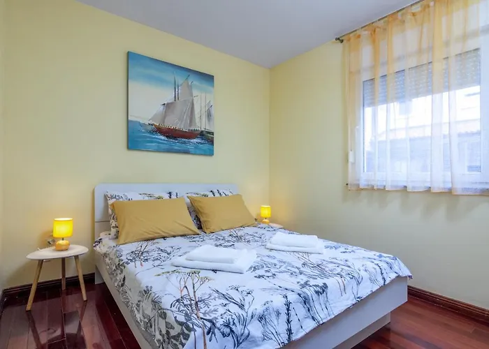 With A Parking Space - 19628 Pula