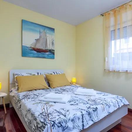 With A Parking Space - 19628 풀라